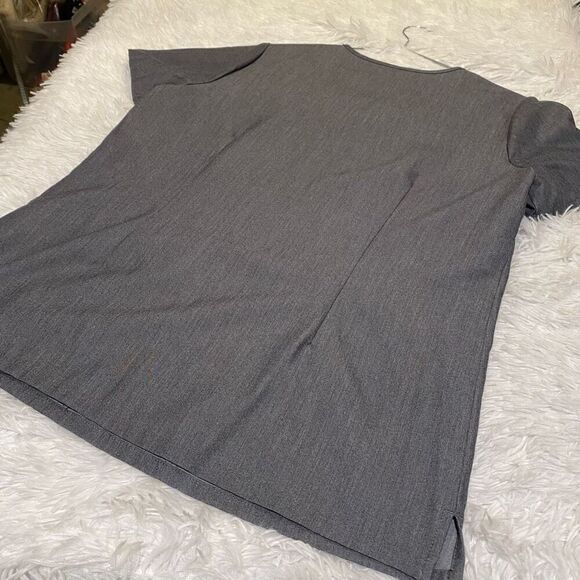 Figs Casma Three-Pocket Scrub Top in Graphite Gray Medium - Picture 7 of 7